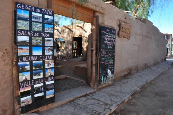 Uma das dezenas de agências de turismo em San Pedro de Atacama - Chile